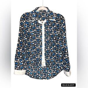 Cals collared dress shirt with gray/blue/white skulls hi/lo size L. KK